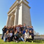 Group picture of students standing in front of the National Memorial Arch